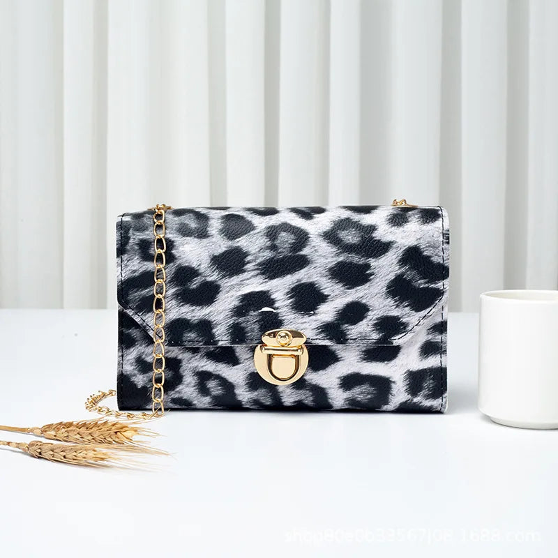 The New 2024 Mini Leopard Print Bag Vintage Chain Single Shoulder Crossbody Handbag Women's Small Square Zebra Mobile Phone Bag