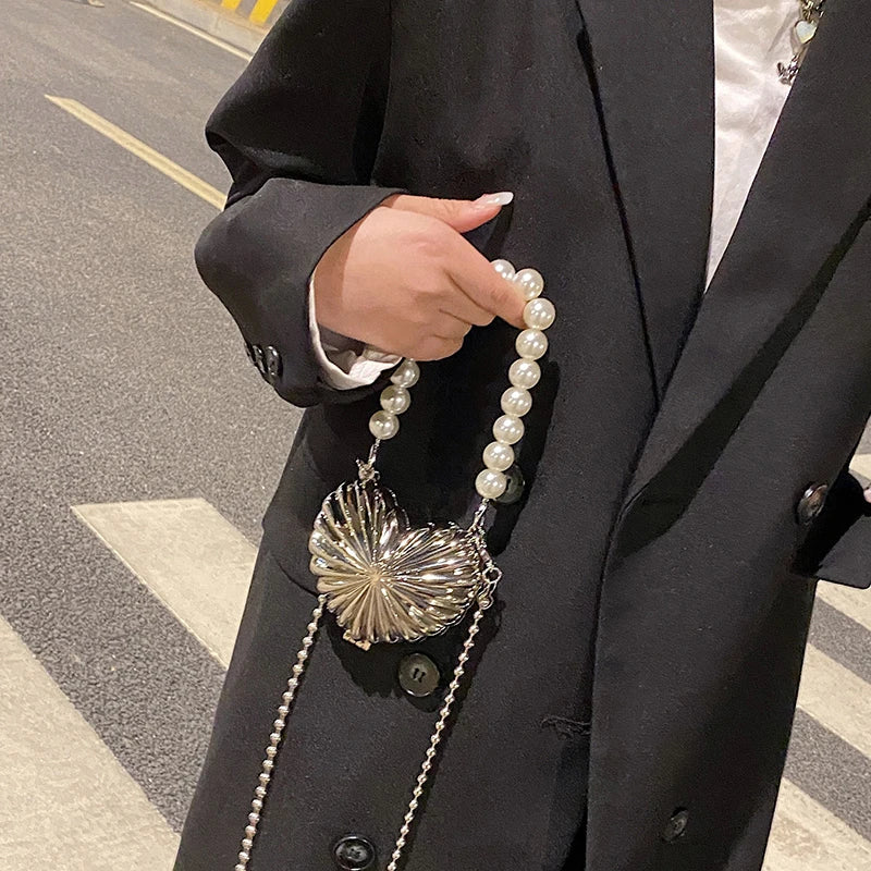 Elegant Heart Charm Metal Chain Mini Shell Bag for Women