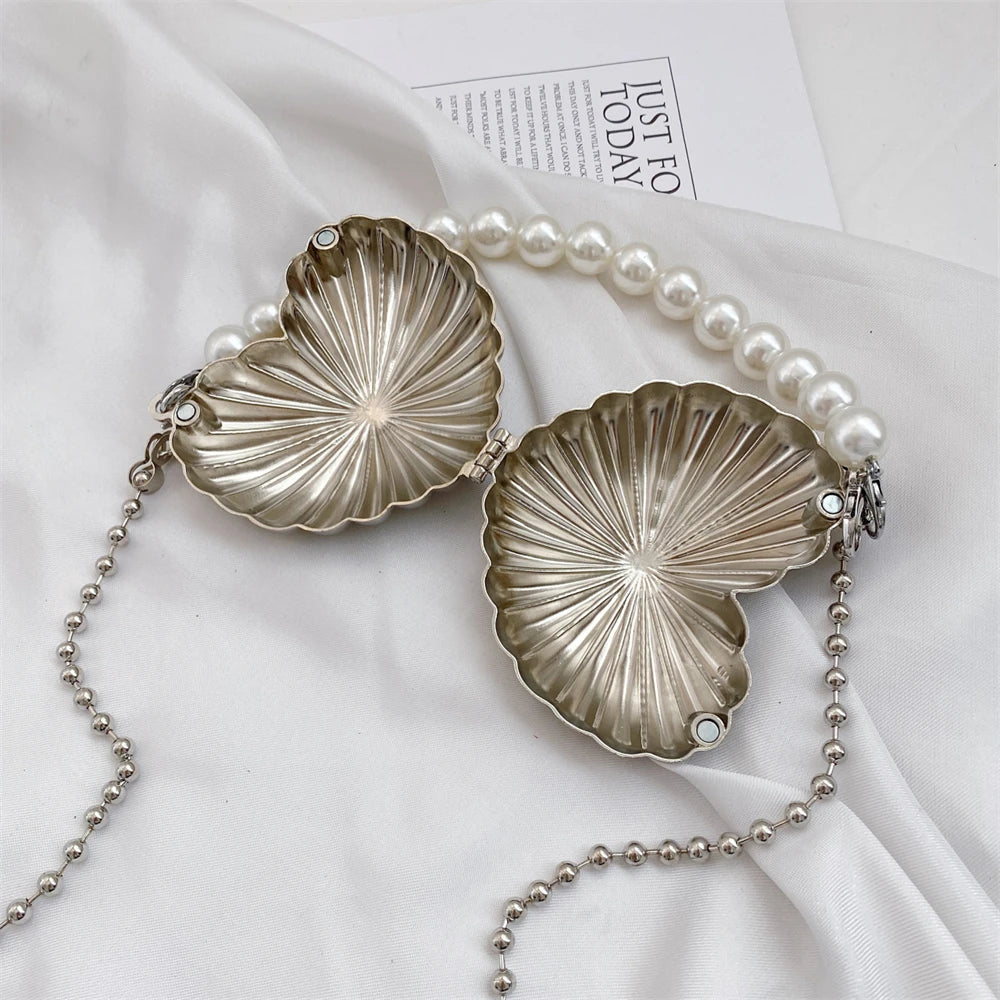 Elegant Heart Charm Metal Chain Mini Shell Bag for Women