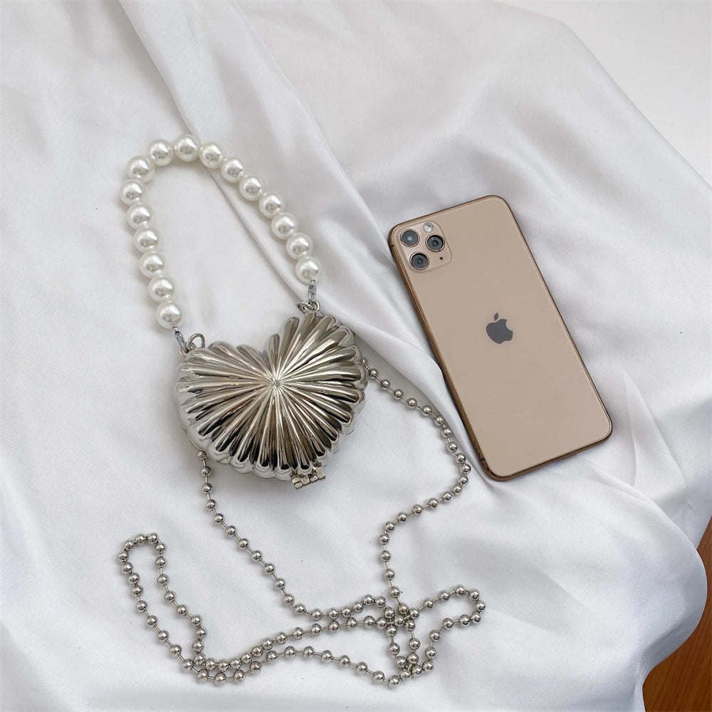 Elegant Heart Charm Metal Chain Mini Shell Bag for Women