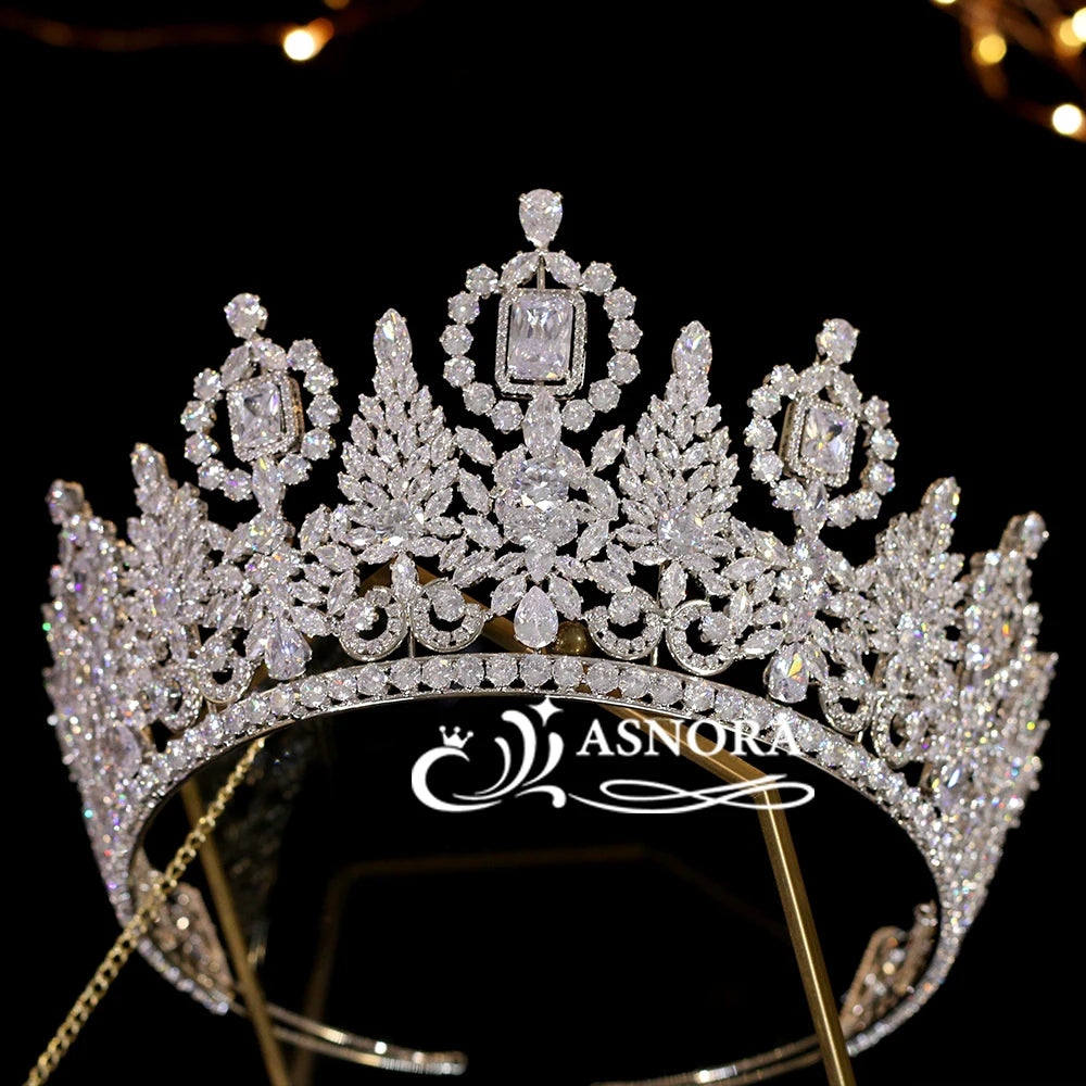 Elegant Vintage Crystal Crown With Pearl Trim For Women