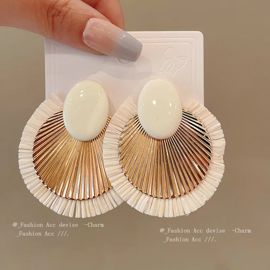 Vintage Metal Style Shell Earring Exaggerated Trendy Round Jewellery Women's Fashion Earrings Classic Charm Jewelry