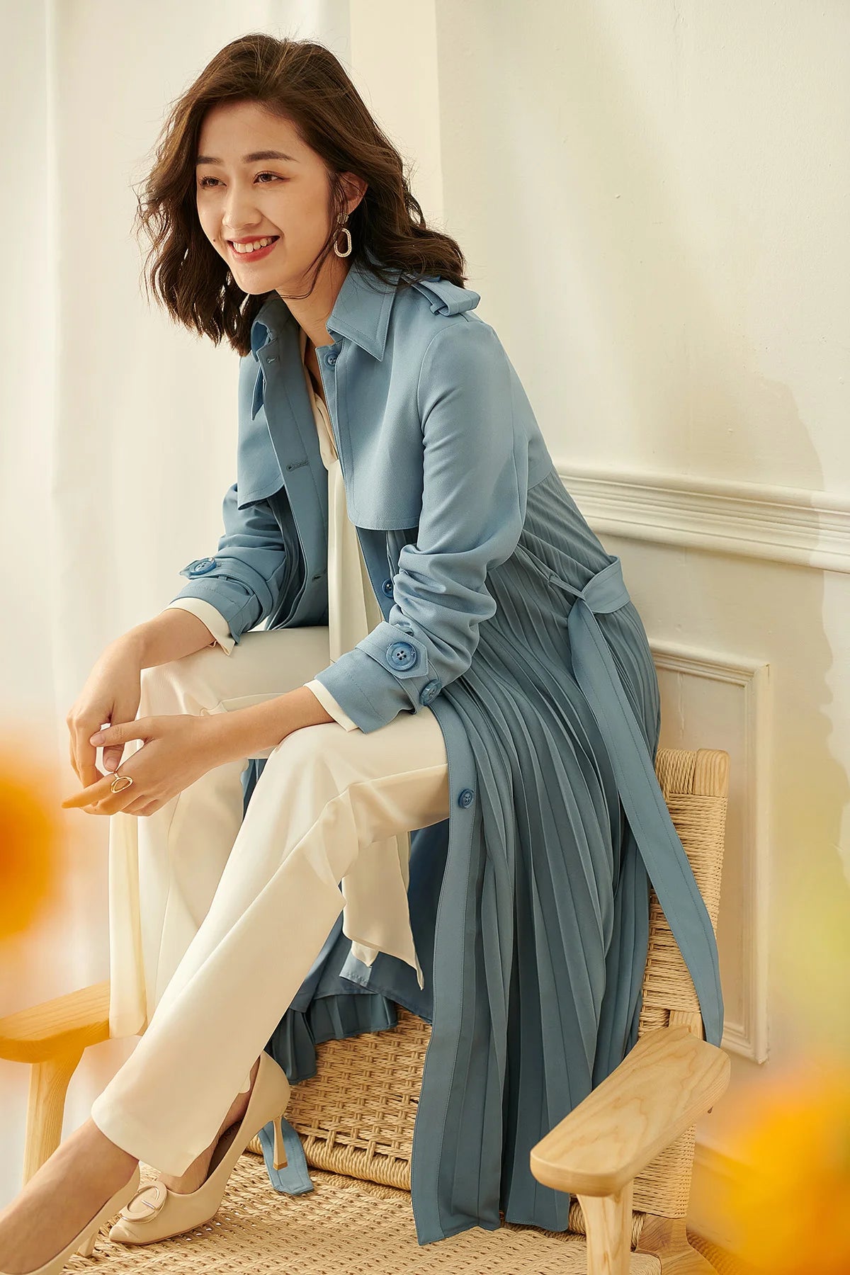 Ladies New 2023 Spring High-End Commuter Blue Trench Coat for Women Fashion Stitching Pleated Hem Loose Elegant Long Trench