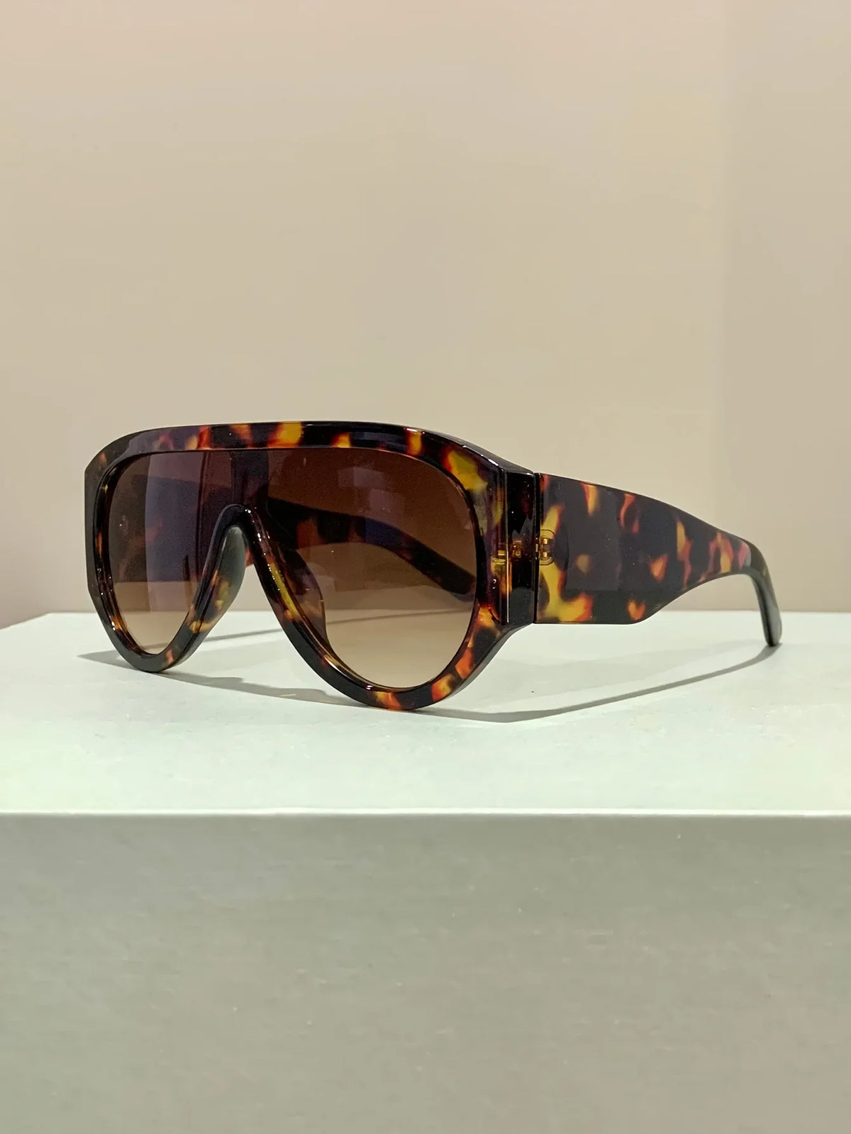 Classic Oversized Gradient Lens Pilot Sunglasses for Women