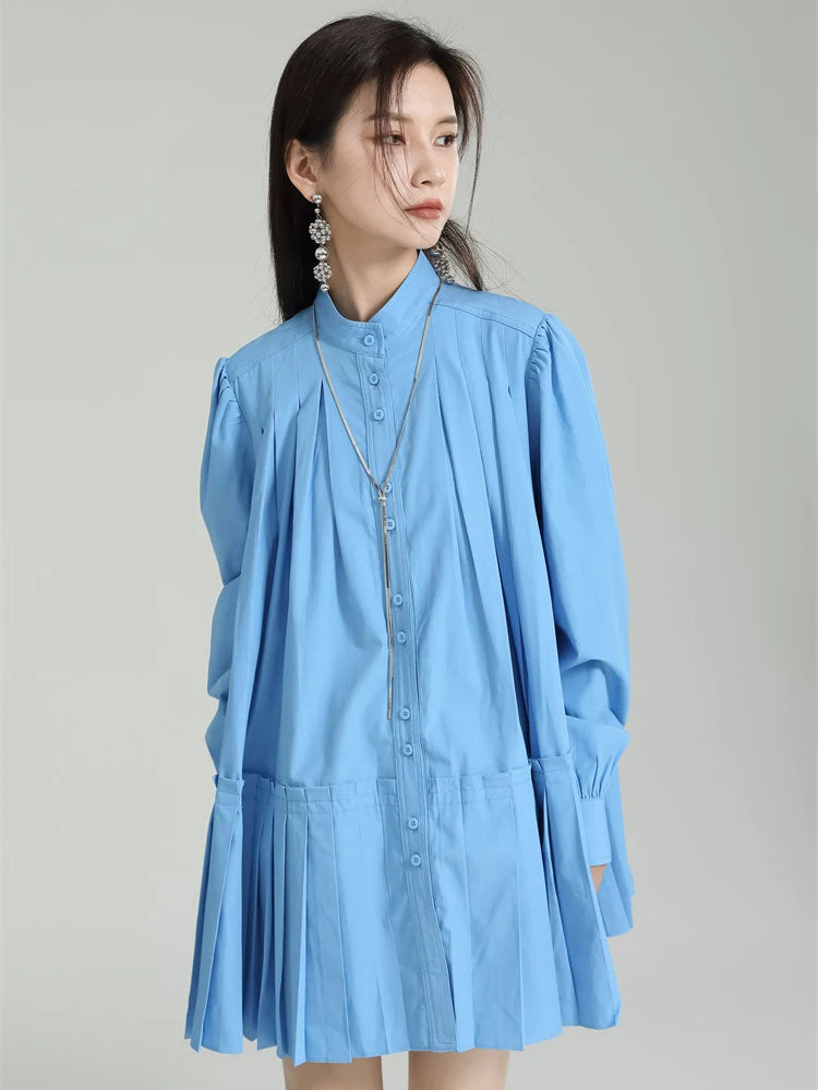 [EAM] Women Blue Pleated Hem Long Big Size Blouse New Stand Collar Long Sleeve Shirt Fashion Tide Spring Autumn 2025 1DH5707