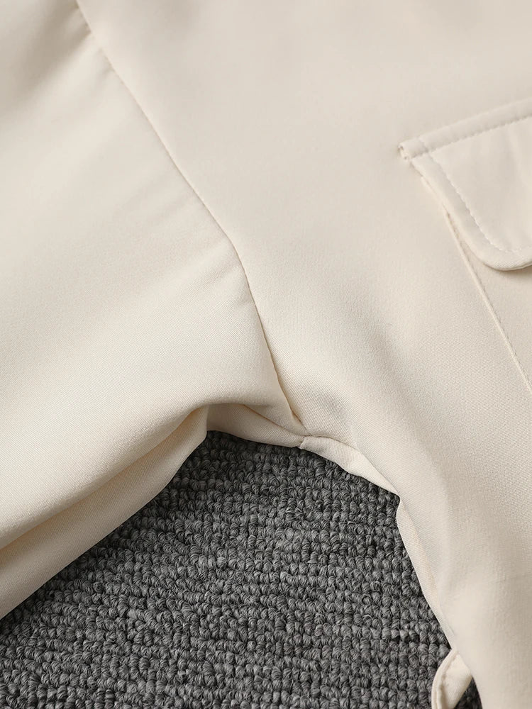 [EAM] Women Beige Zipper Pocket Back Bandage Blouse New Lapel Long Sleeve Loose Fit Shirt Fashion Spring Autumn 2025 1DF1491