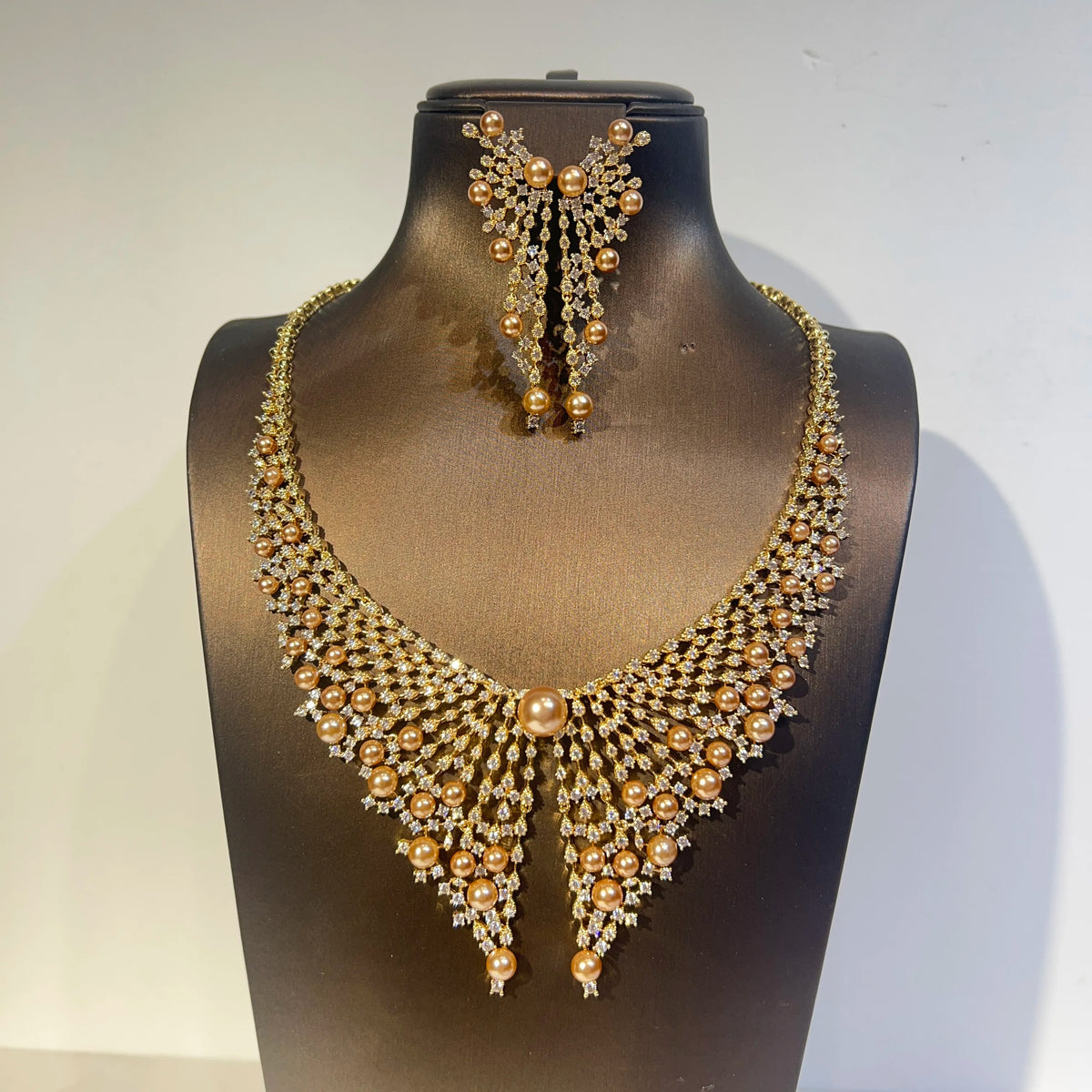 Luxurious Crystal Pearl Bridal Necklace Set for Women