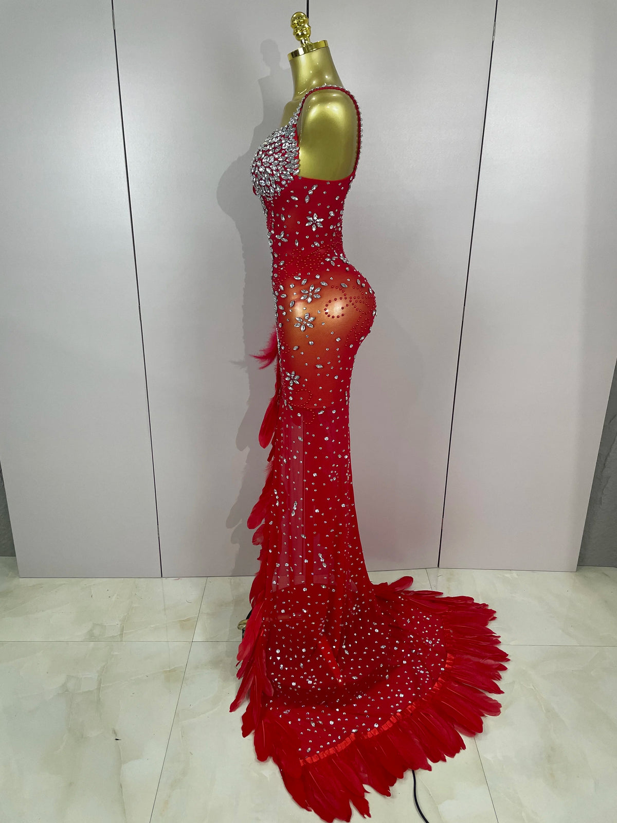2025New Exquisite Feather Red Evening Dress Women Sparkle Rhinestones Sexy High Slit Birthday Celebrate Stage Photoshoot Costume