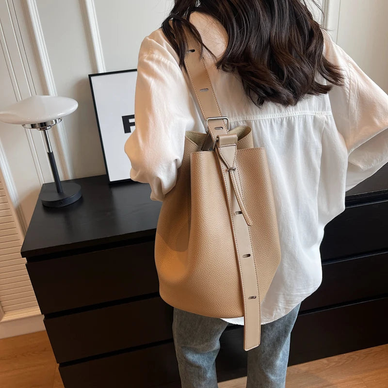 Retro Shoulder Large Capacity Bucket Bag for Women