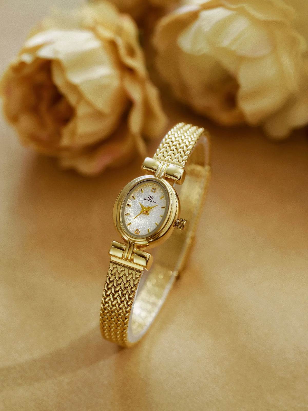 Vintage Gold Oval Quartz Wristwatch
