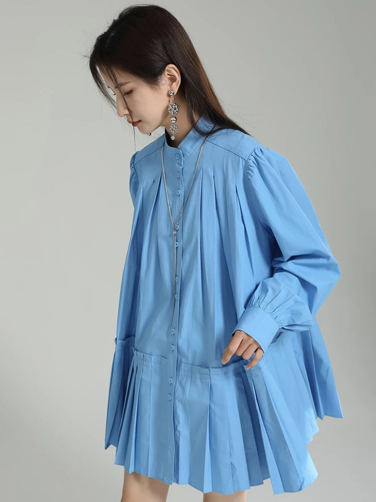 [EAM] Women Blue Pleated Hem Long Big Size Blouse New Stand Collar Long Sleeve Shirt Fashion Tide Spring Autumn 2025 1DH5707