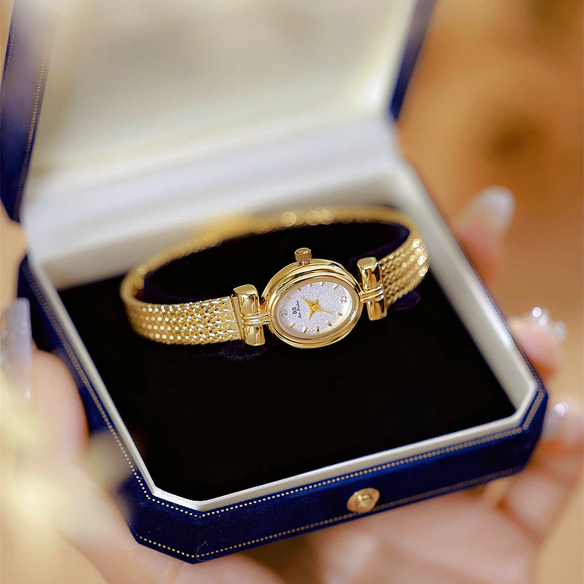 Vintage Gold Oval Quartz Wristwatch