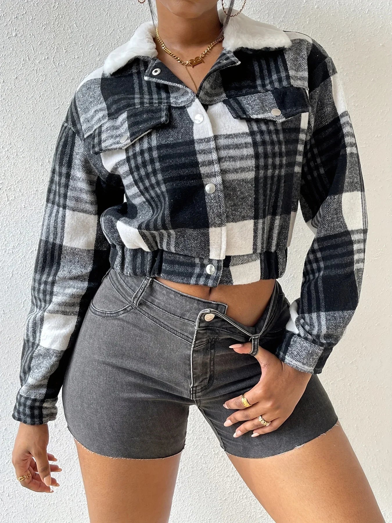 Elegant Women Jacket 2024 Autumn and Winter New Fashionable and Versatile Checkered Long Sleeved Short Top Coats Streetwear