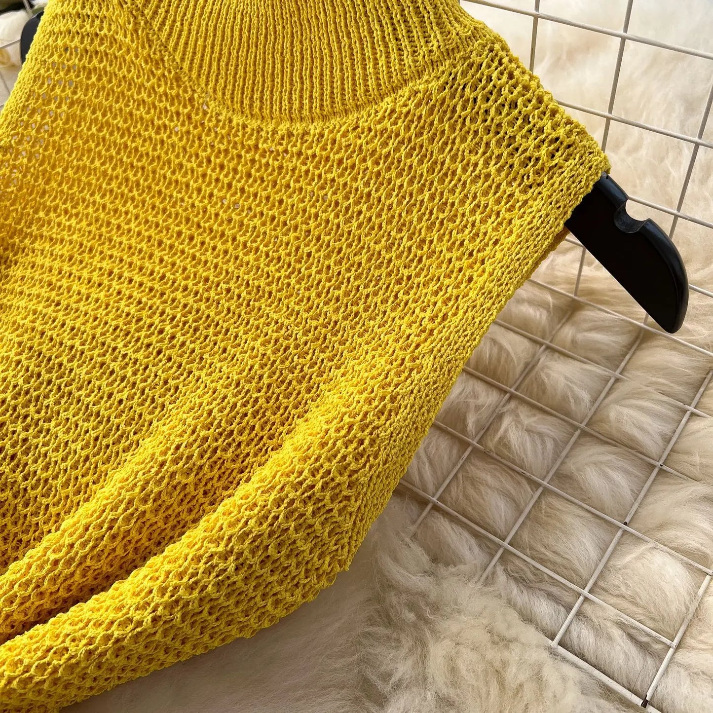 Elegant Round Neck Sleeveless Tassel Hem Bodycon Mini Knitted Dress for Women