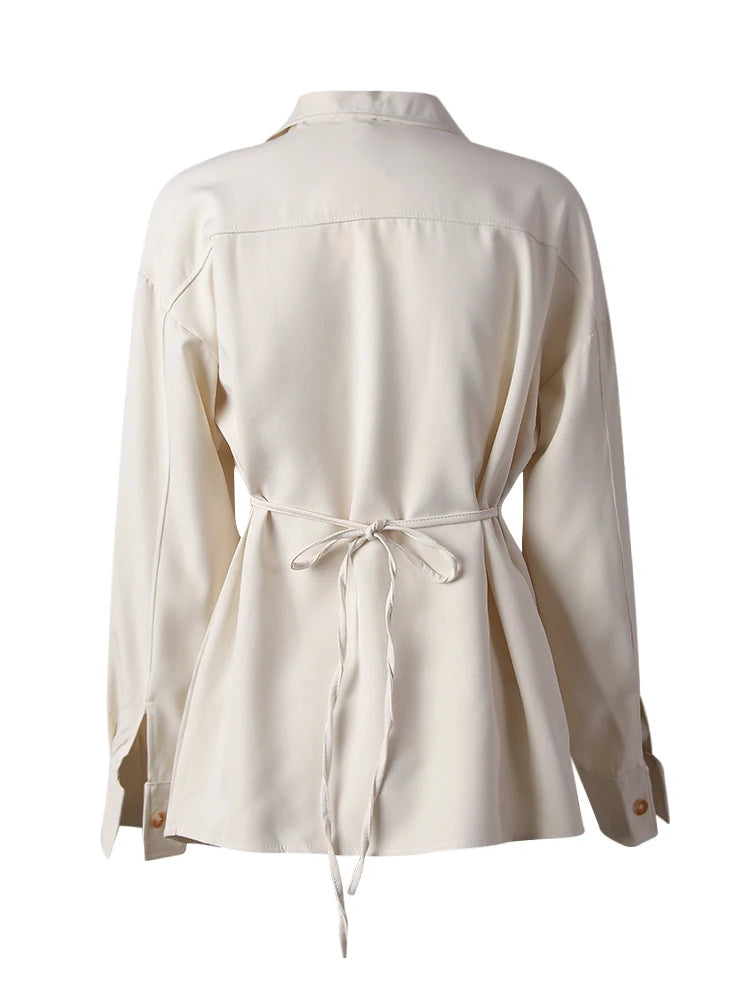 [EAM] Women Beige Zipper Pocket Back Bandage Blouse New Lapel Long Sleeve Loose Fit Shirt Fashion Spring Autumn 2025 1DF1491