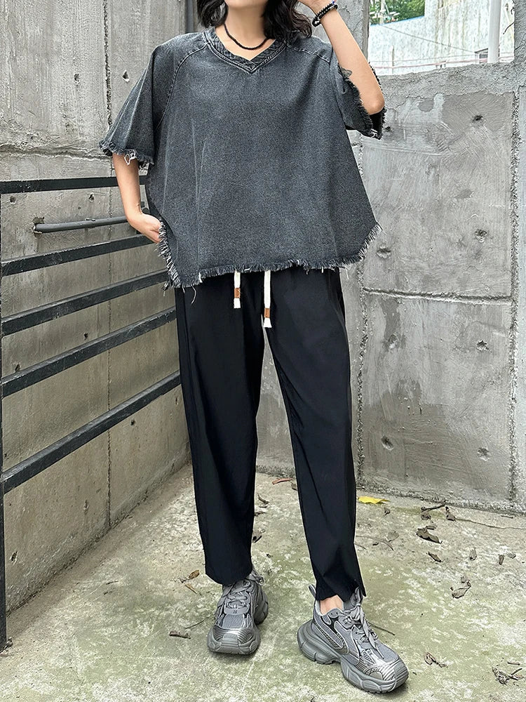 [EAM] Women Black Denim Burr Irregular Big Size Casual T-shirt New V-Neck Half Sleeve Fashion Tide Spring Summer 2025 1DJ1392