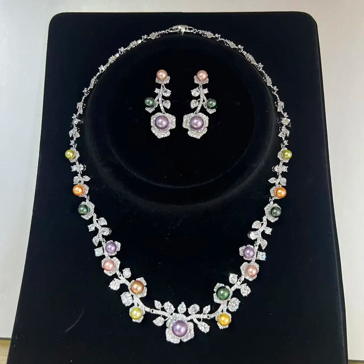 Sparkling Pearl And Floral Crystal Jewelry Set for Women