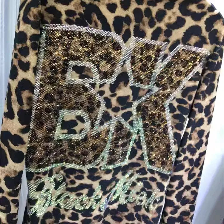 Fat people wear a 300-pound oversized rhinestone diamond women's turtleneck T-shirt thick leopard print long-sleeved top