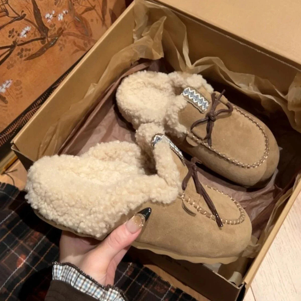 Sheepskin Fluffy Closed Toe Slippers Women Mules Shoes Warm Lace Up Indoor and Outdoor Cotton Shoes Female Winter Fashion
