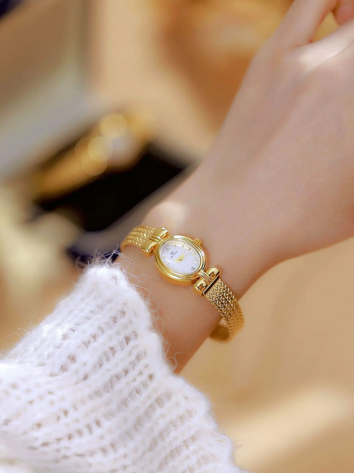 Vintage Gold Oval Quartz Wristwatch