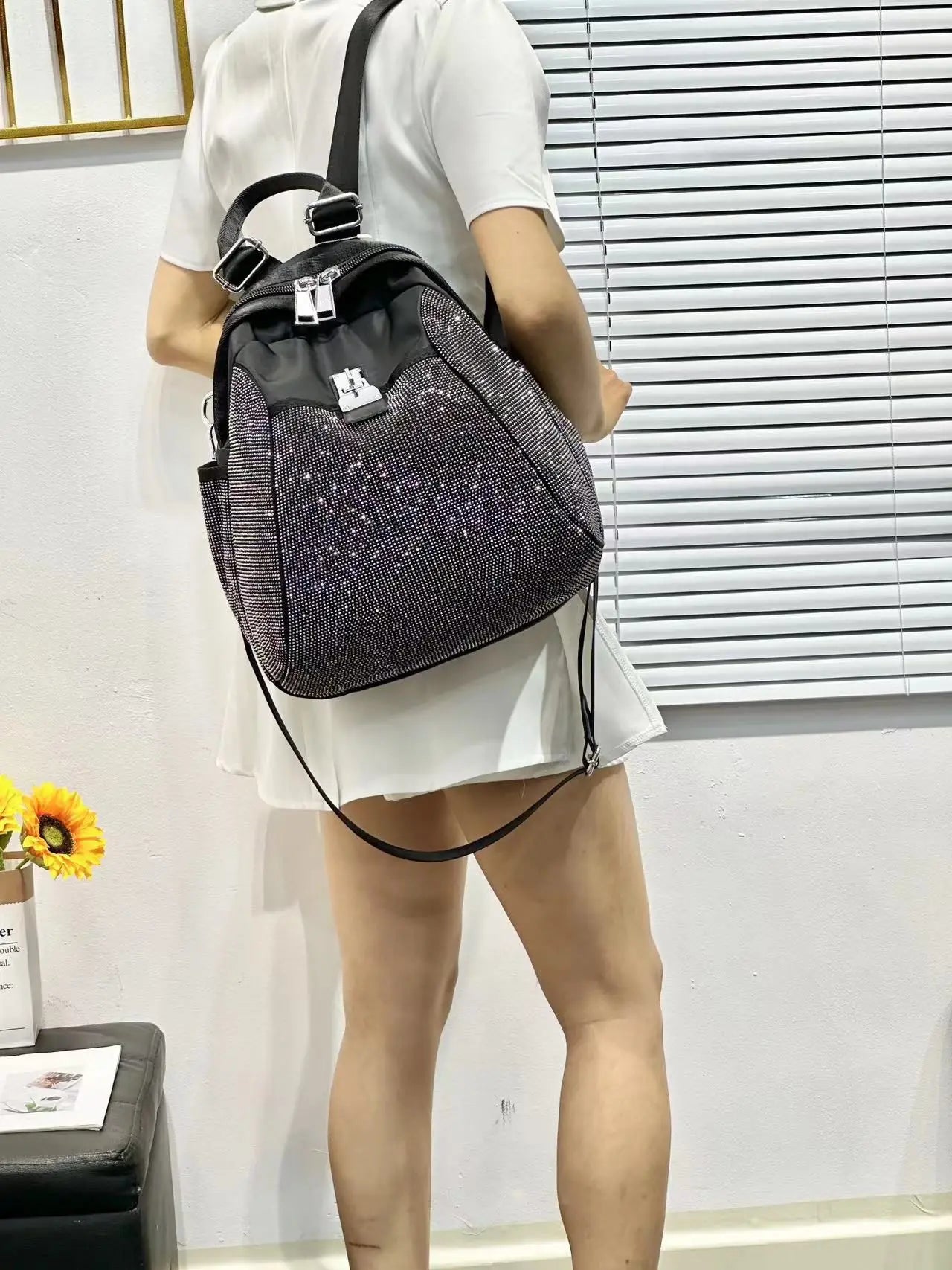 New Diamond-encrusted Backpack Fashionable Women’s Diamond-encrusted Backpack Fashionable Diamond-encrusted Shiny Backpack