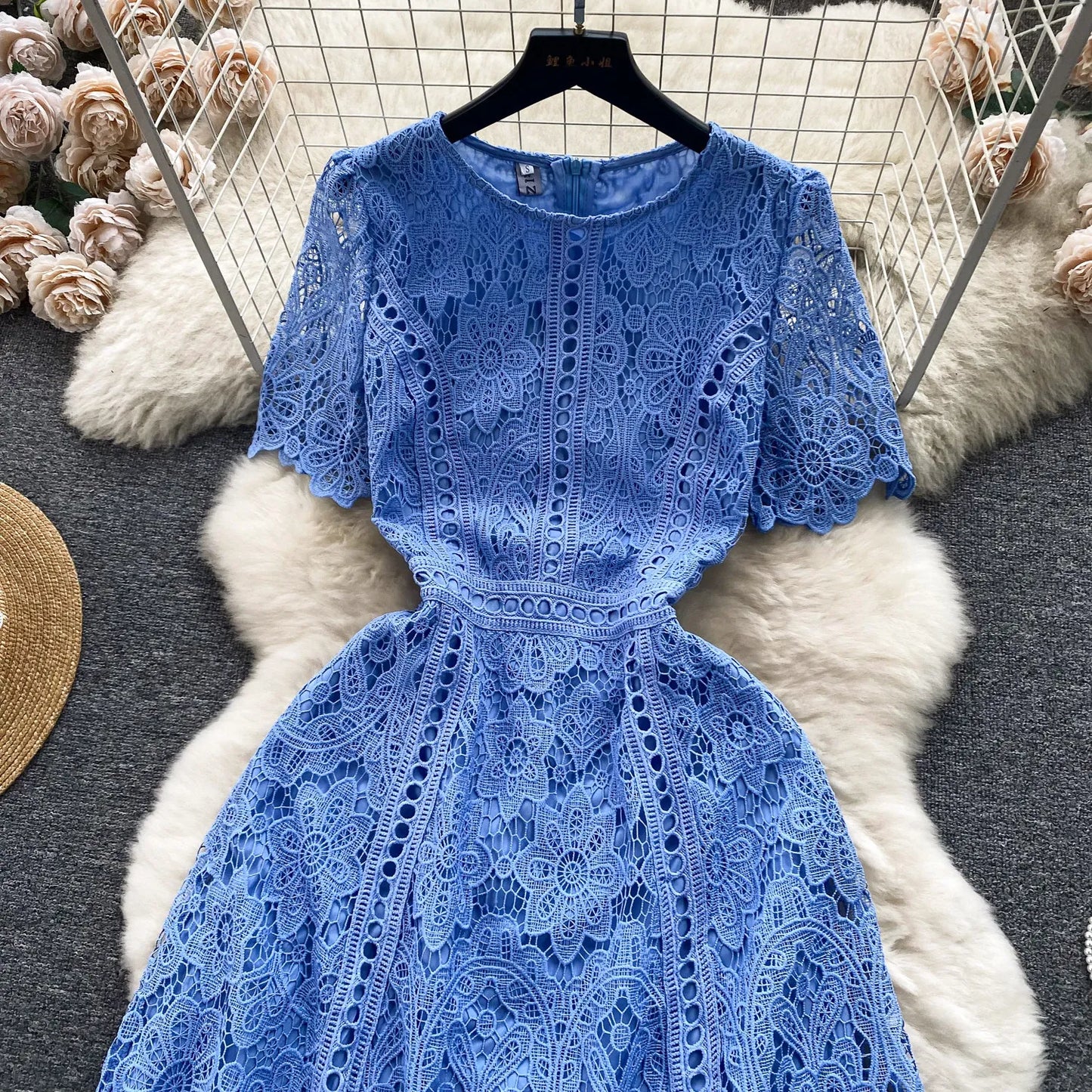 Korean Version Retro High-end Round Neck Lotus Leaf Sleeve Lace Dress for Women's 2026 Summer New Temperament Elegant Long Dress