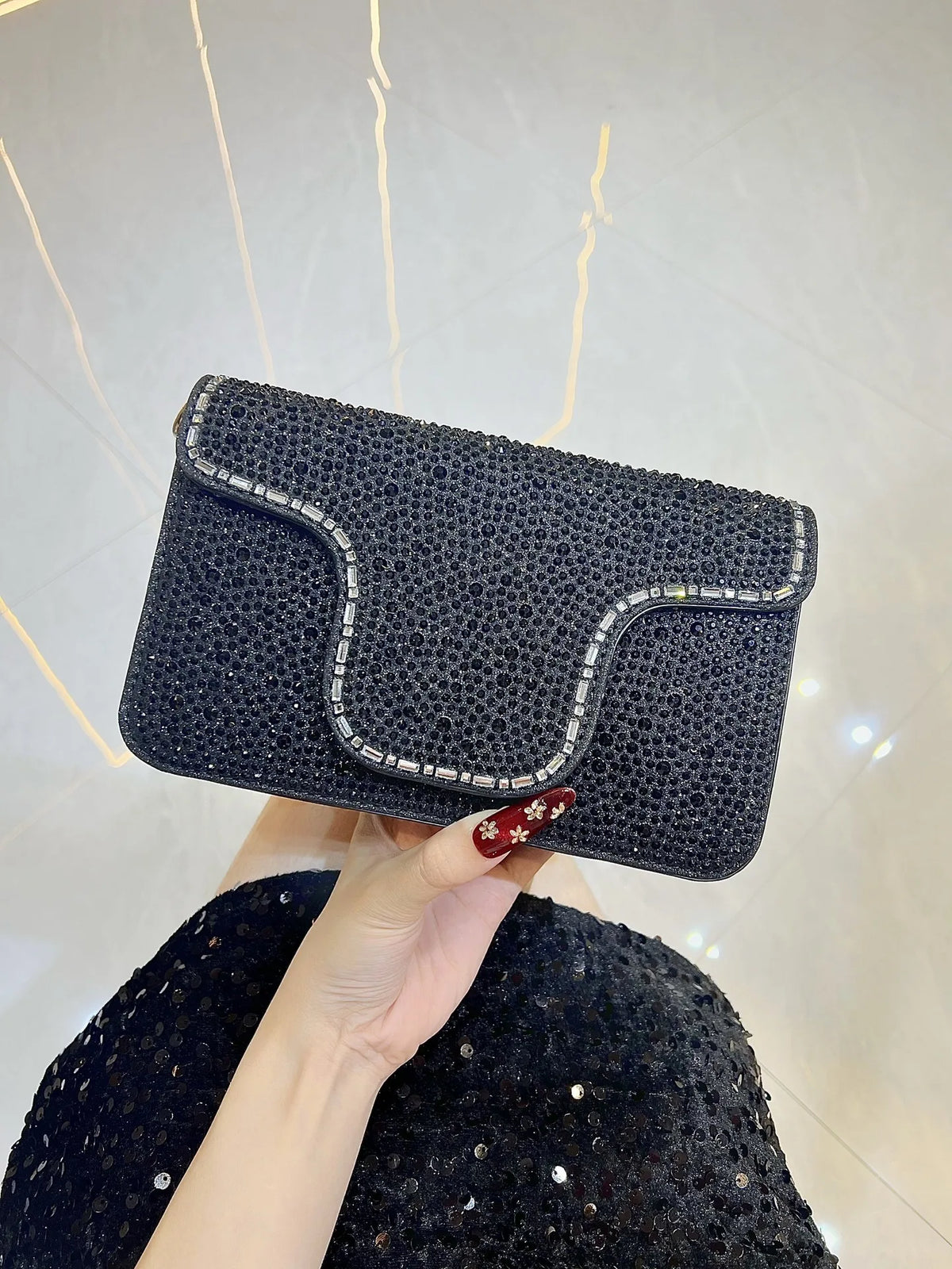 Elegant Diamond Studded Evening Clutch Bag for Women