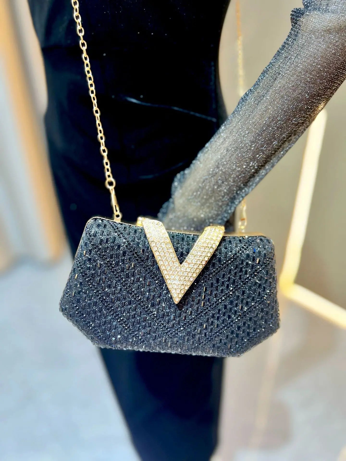 Luxury Shiny Diamond Studded V Letter Evening Dress Bag for Women Brand Rhinestones Handbags Elegant Cheongsam Bag Wedding Purse