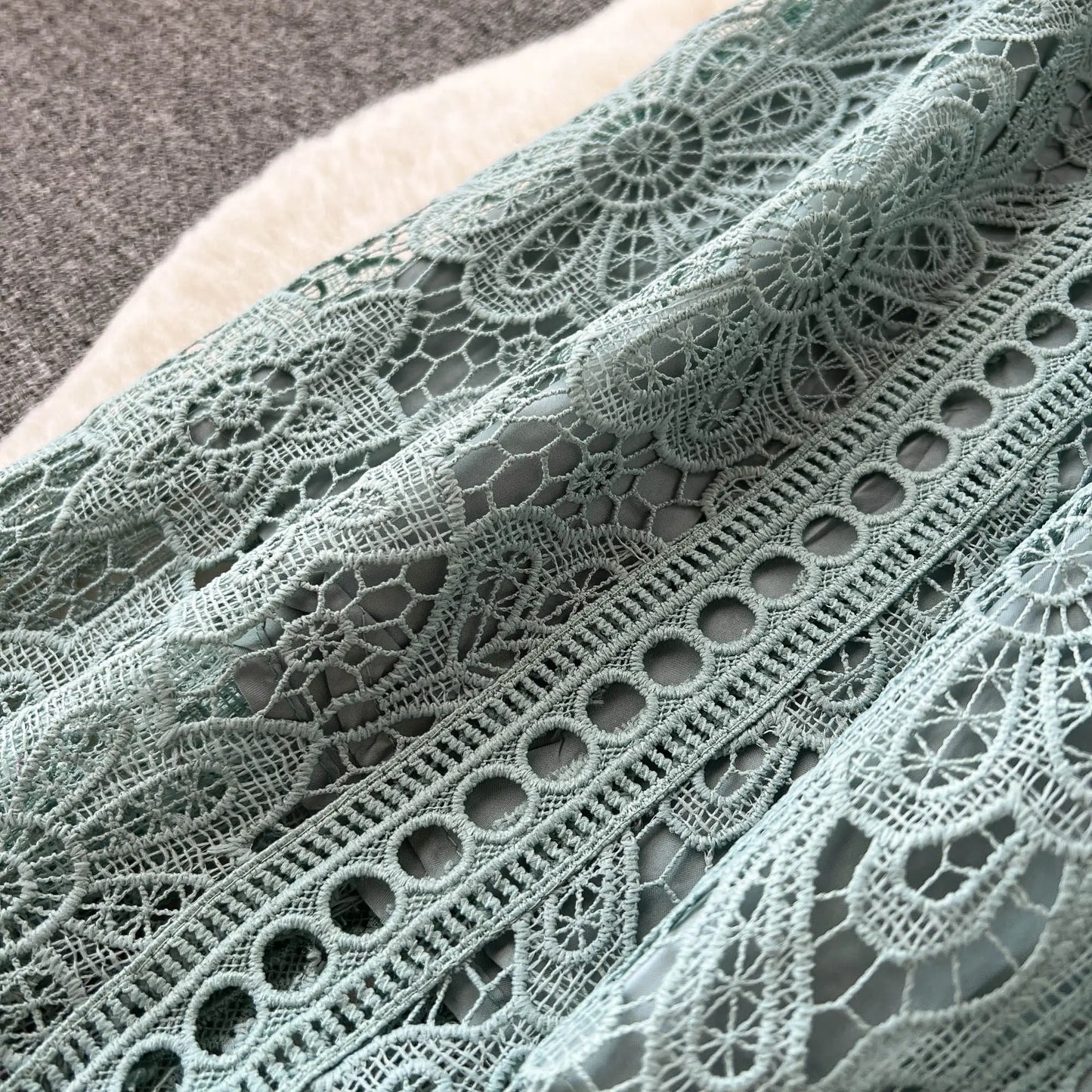 Korean Version Retro High-end Round Neck Lotus Leaf Sleeve Lace Dress for Women's 2026 Summer New Temperament Elegant Long Dress