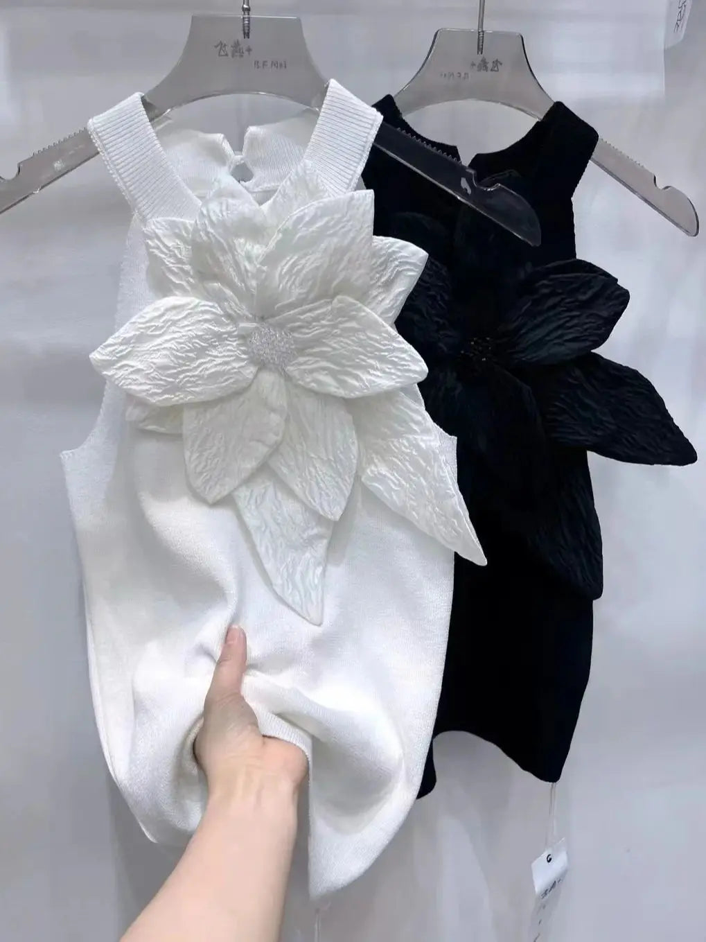 Black White 3D Diamonds Flower Stitch Sleeveless Knitted Top Slim Fit Halter Vest 2025 Sring Summer Knitwear Sexy Crop Tank Top