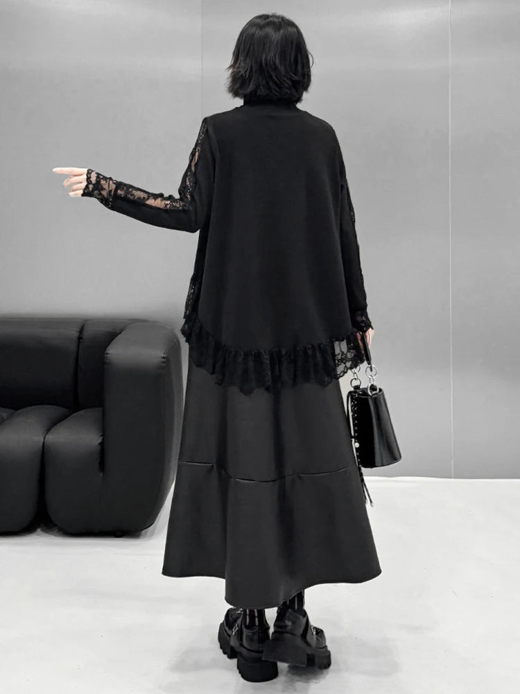 [EAM] Women Black Side Lace Spliced Big Size Elegant T-shirt New Turtleneck Long Sleeve Fashion Tide Spring Autumn 2025 1DJ2588