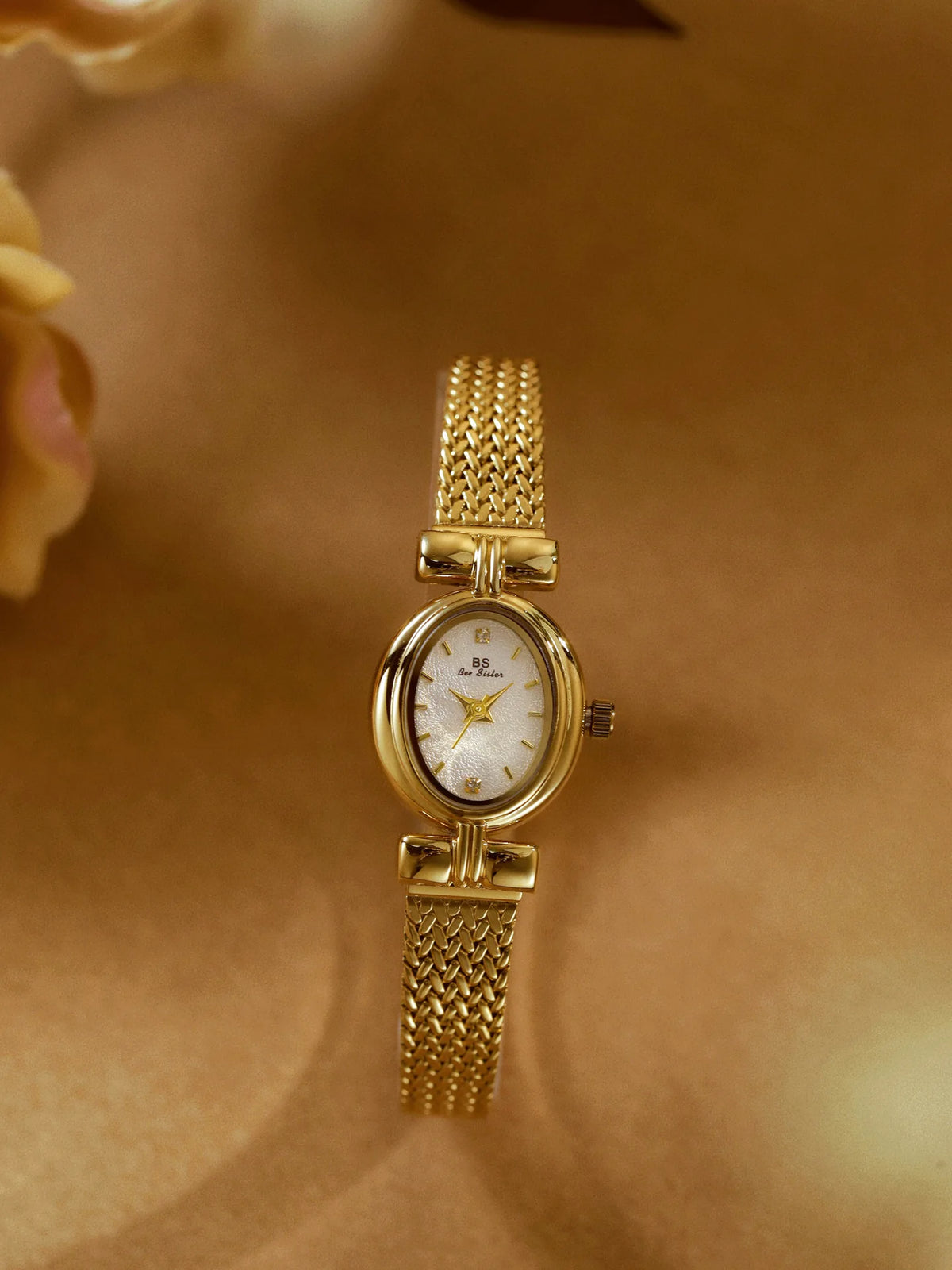 Vintage Gold Oval Quartz Wristwatch