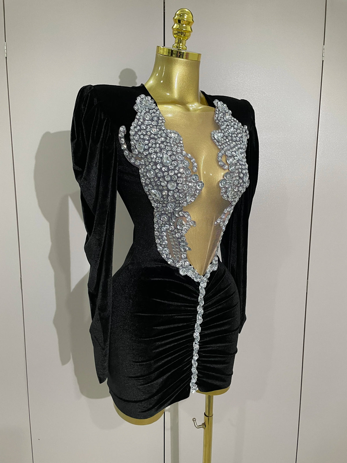 Luxury Sparkly Crystals Sexy Mesh White Velvet Short Dress 2025 Women Elegant Evening Prom Birthday Party Dresses Stage Costume