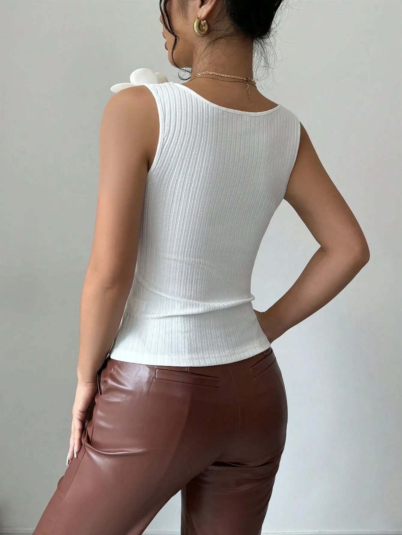Elegant Floral Knit Sleeveless Lightweight Crop Top for Women