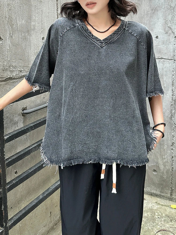[EAM] Women Black Denim Burr Irregular Big Size Casual T-shirt New V-Neck Half Sleeve Fashion Tide Spring Summer 2025 1DJ1392