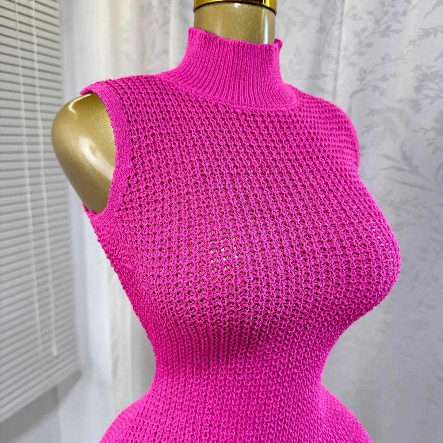 Elegant Round Neck Sleeveless Tassel Hem Bodycon Mini Knitted Dress for Women