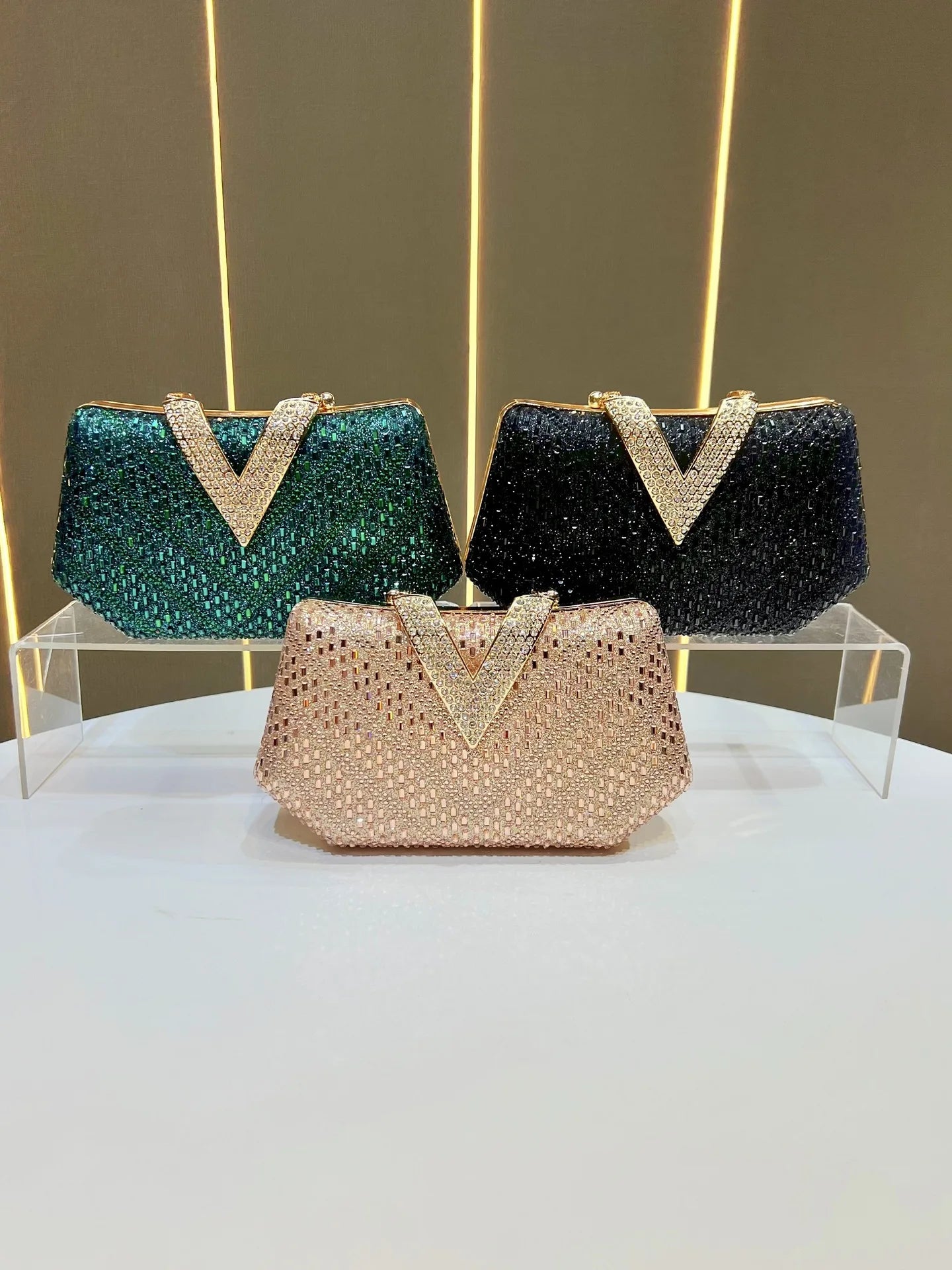 Luxury Shiny Diamond Studded V Letter Evening Dress Bag for Women Brand Rhinestones Handbags Elegant Cheongsam Bag Wedding Purse