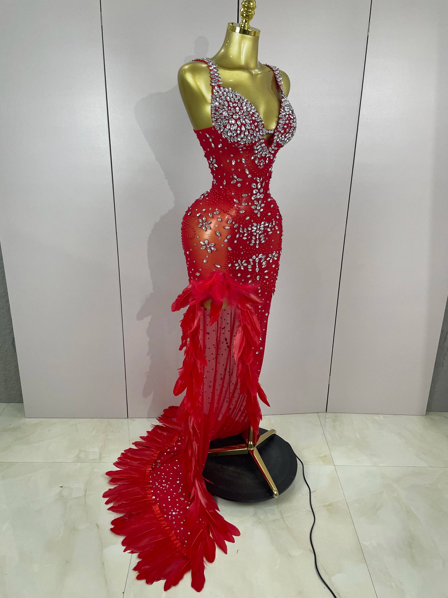 2025New Exquisite Feather Red Evening Dress Women Sparkle Rhinestones Sexy High Slit Birthday Celebrate Stage Photoshoot Costume