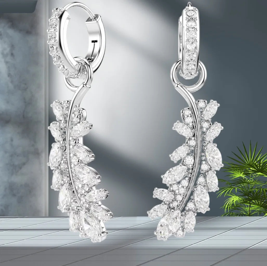 Elegant Silver Crystal Necklace And Earring Set for Women