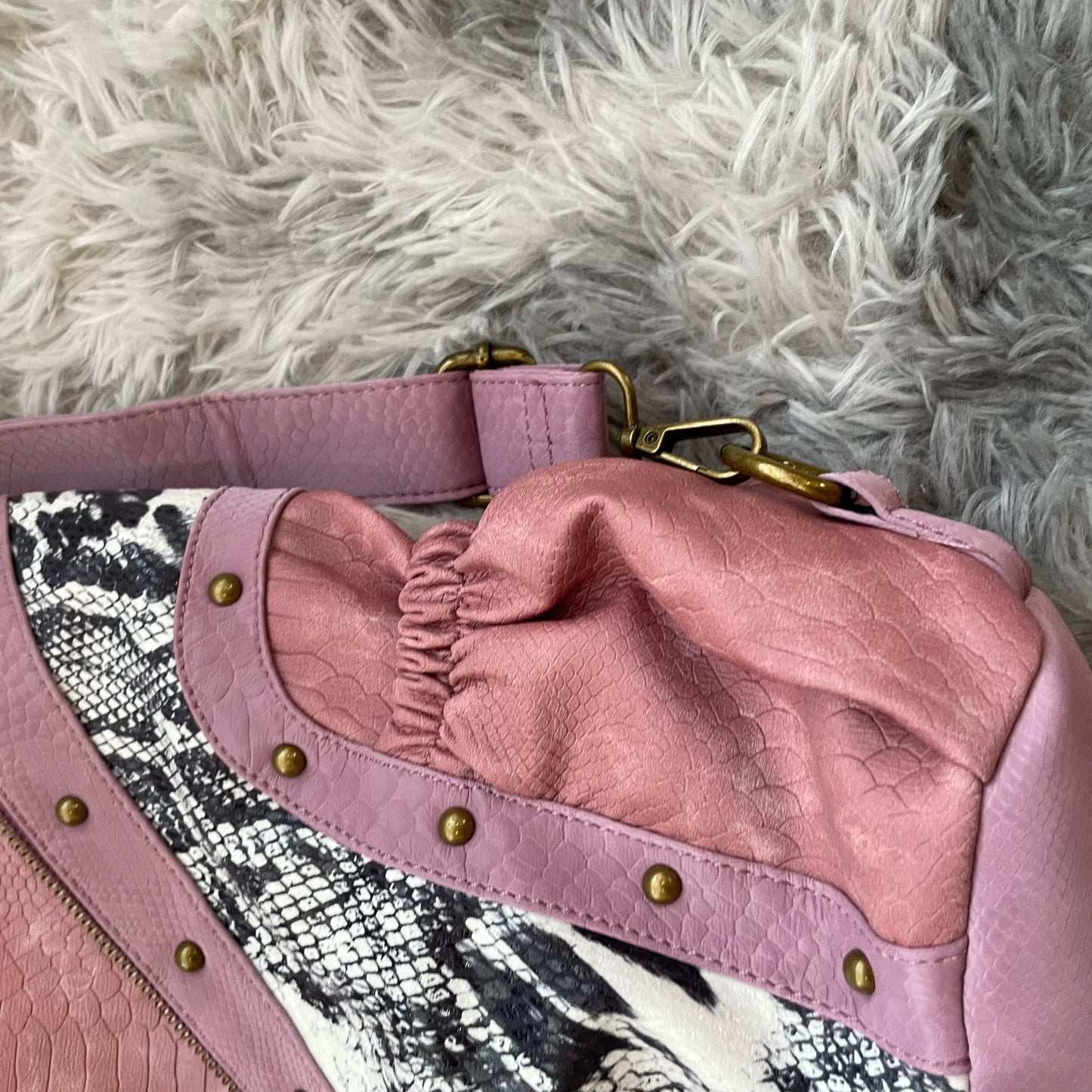 Original Design Retro Rivet Leopard Print Punk Backpack Commuter Large Capacity Tote Crossbody Bags for Women Hot Selling