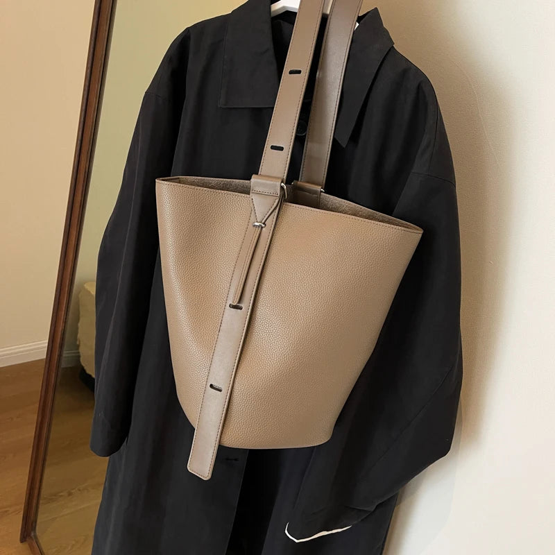 Retro Shoulder Large Capacity Bucket Bag for Women