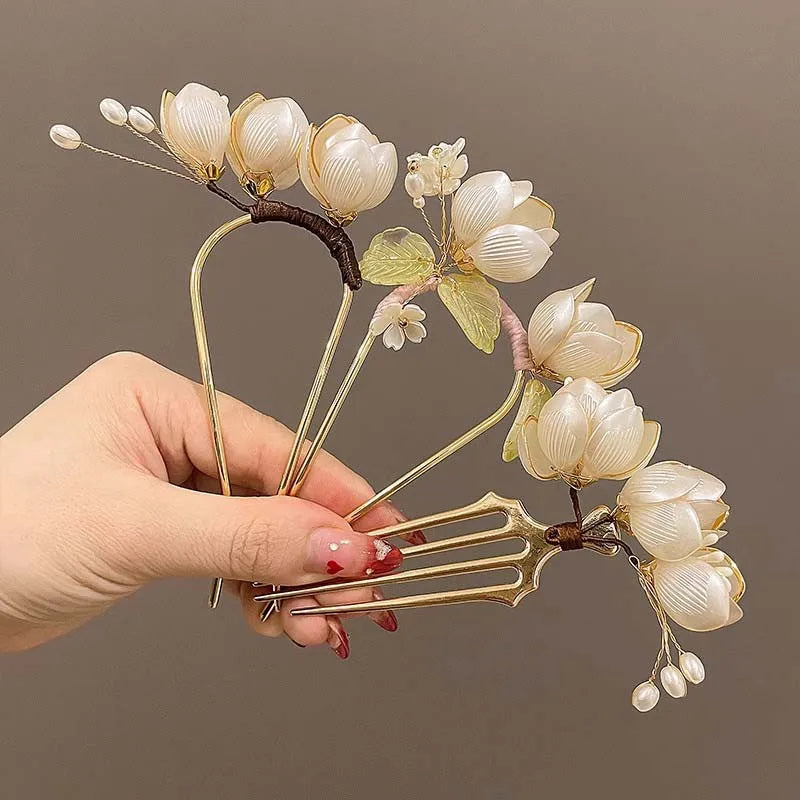 Elegant Floral Metal U-Shaped Hair Stick for Women