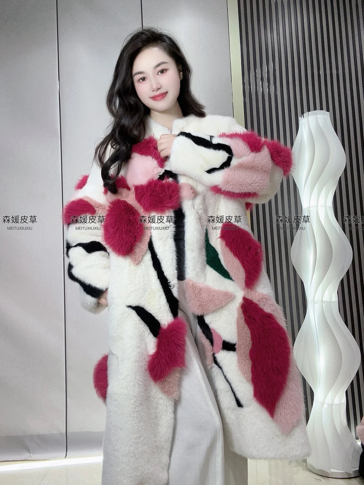 Women's Winter New Heavy Fashion Thickened Warm Light Luxury Round Neck Colorful 3D Patchwork Long Fur Elegant Women's Fur Coat