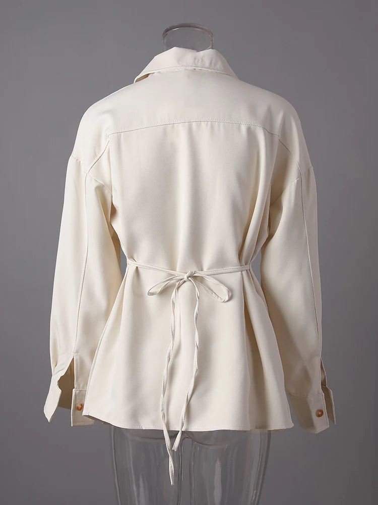 [EAM] Women Beige Zipper Pocket Back Bandage Blouse New Lapel Long Sleeve Loose Fit Shirt Fashion Spring Autumn 2025 1DF1491