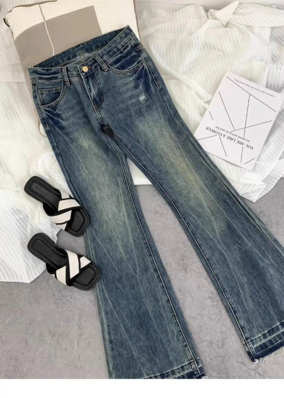 American retro low-waisted jeans female autumn new embroidery old casual fashion temperament slim Joker bell bottoms.
