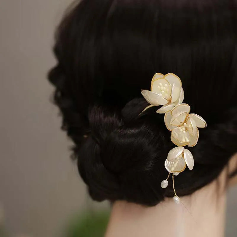 Elegant Floral Metal U-Shaped Hair Stick for Women