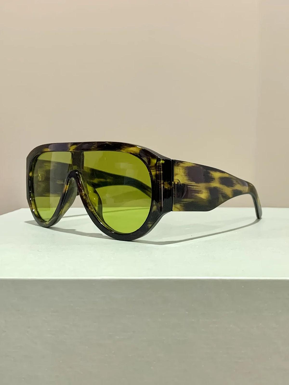 Classic Oversized Gradient Lens Pilot Sunglasses for Women