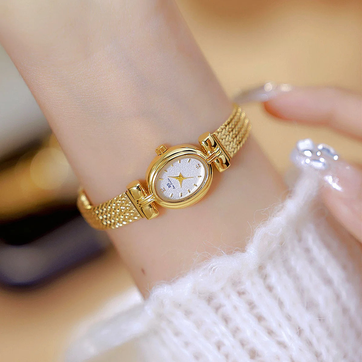 Vintage Gold Oval Quartz Wristwatch