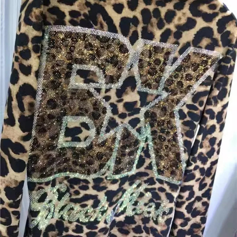 Fat people wear a 300-pound oversized rhinestone diamond women's turtleneck T-shirt thick leopard print long-sleeved top