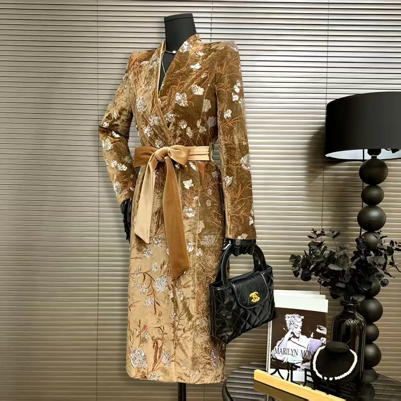 Golden Velvet Adjustable Waist Windbreaker Coat Autumn/Winter New English style Luxury Sequin Embroidered Women's Coat